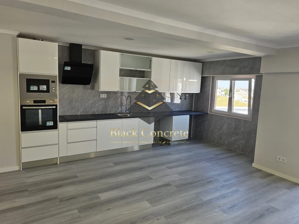 Apartamento T4 para Venda em Amora Foto 1