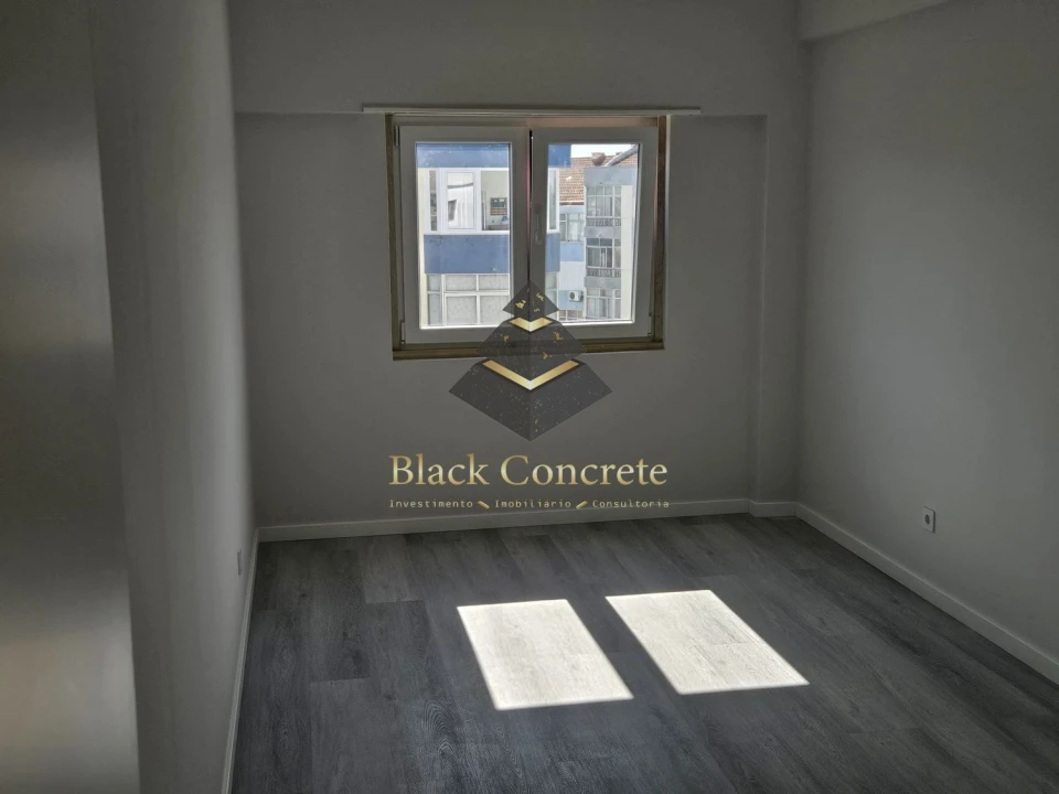 Apartamento T4 para Venda em Amora Foto 32