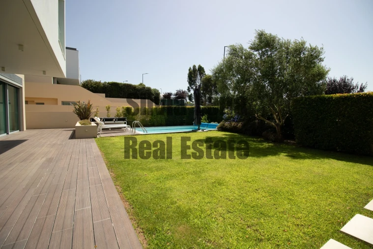 Moradia T4 para Venda em Agualva e Mira-Sintra Foto 3