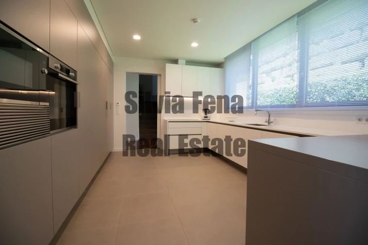Moradia T4 para Venda em Agualva e Mira-Sintra Foto 12