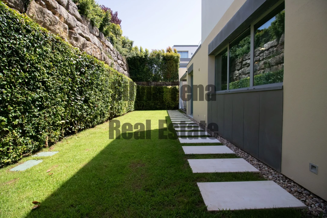 Moradia T4 para Venda em Agualva e Mira-Sintra Foto 35