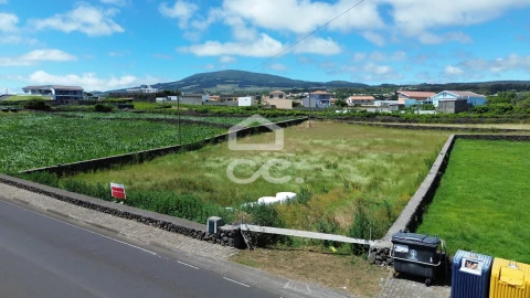 Terreno para Venda em São Mateus da Calheta