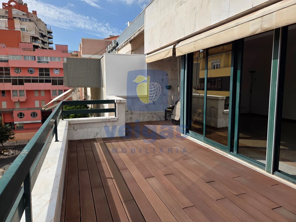 Apartamento T4 para Arrendamento em Areeiro Foto 11