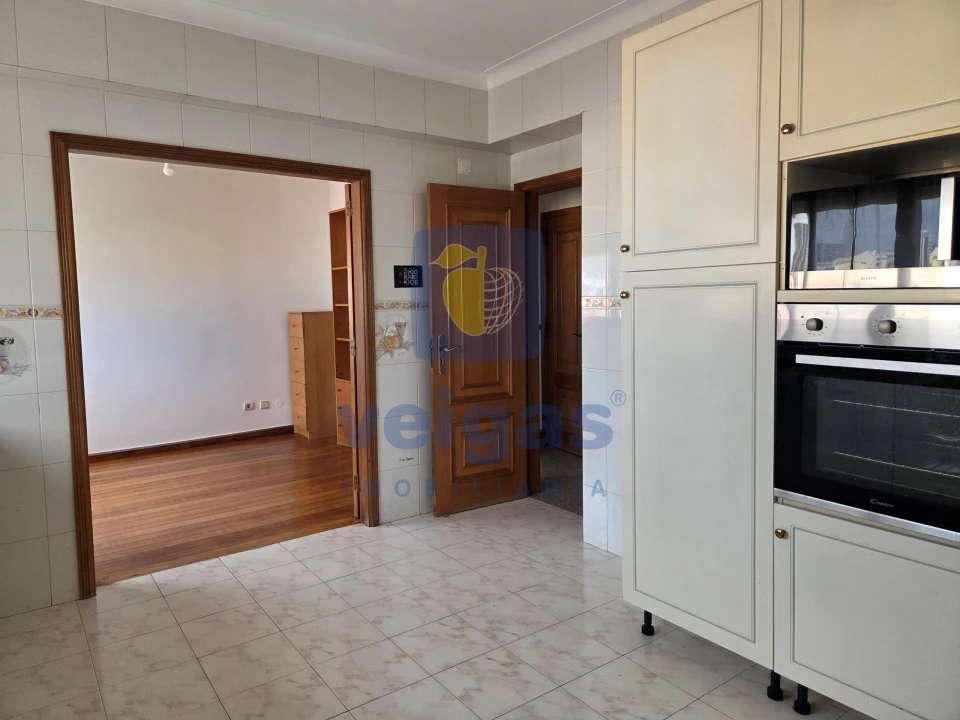 Apartamento T4 para Arrendamento em Areeiro Foto 14