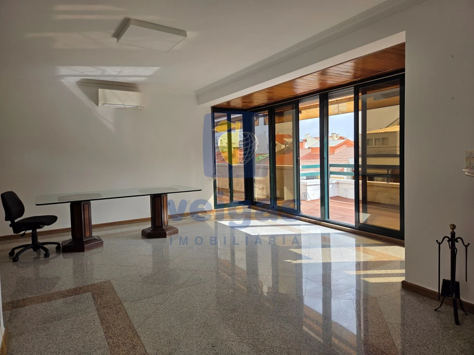 Apartamento T4 para Arrendamento em Areeiro Foto 5