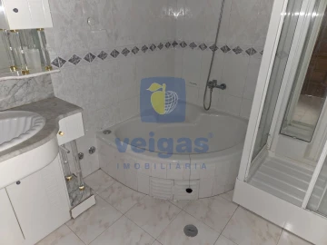 Apartamento T4 para Arrendamento em Areeiro