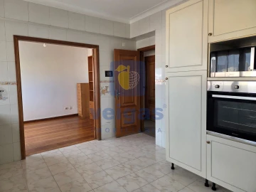 Apartamento T4 para Arrendamento em Areeiro