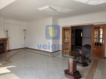 Apartamento T4 para Arrendamento em Areeiro