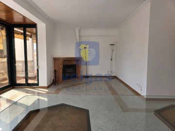 Apartamento T4 para Arrendamento em Areeiro