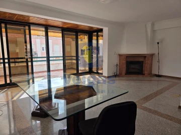 Apartamento T4 para Arrendamento em Areeiro