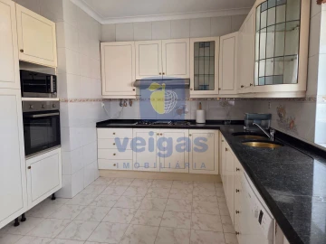 Apartamento T4 para Arrendamento em Areeiro