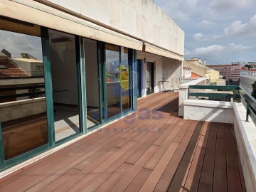 Apartamento T4 para Arrendamento em Areeiro