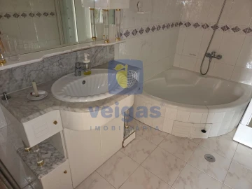 Apartamento T4 para Arrendamento em Areeiro