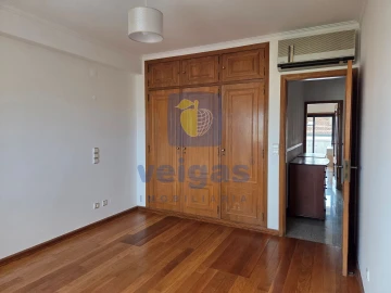 Apartamento T4 para Arrendamento em Areeiro