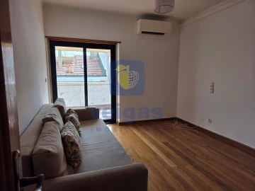Apartamento T4 para Arrendamento em Areeiro