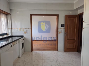 Apartamento T4 para Arrendamento em Areeiro