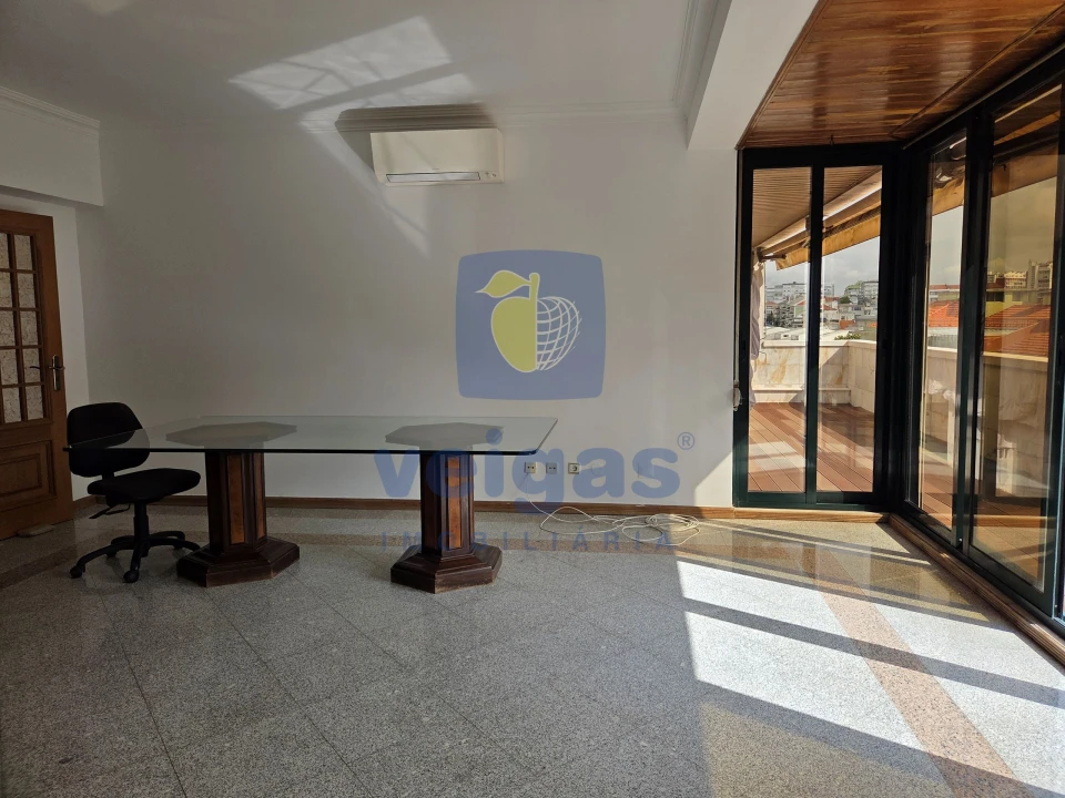 Apartamento T4 para Arrendamento em Areeiro Foto 7
