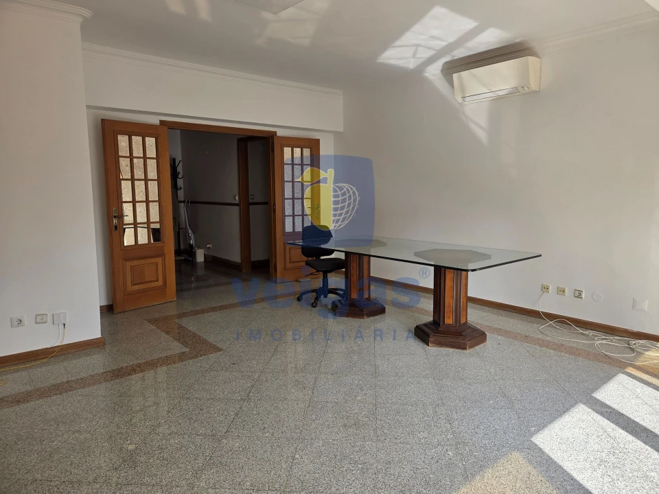 Apartamento T4 para Arrendamento em Areeiro Foto 3