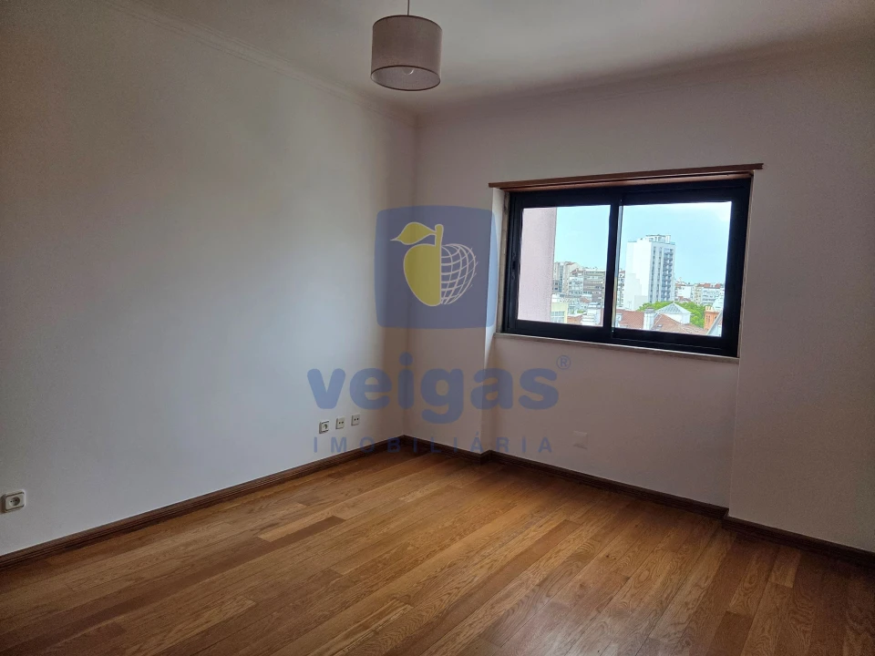 Apartamento T4 para Arrendamento em Areeiro Foto 32
