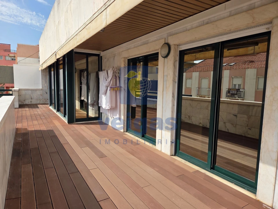 Apartamento T4 para Arrendamento em Areeiro Foto 26