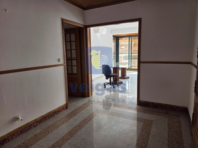 Apartamento T4 para Arrendamento em Areeiro Foto 51