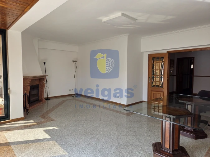 Apartamento T4 para Arrendamento em Areeiro Foto 8