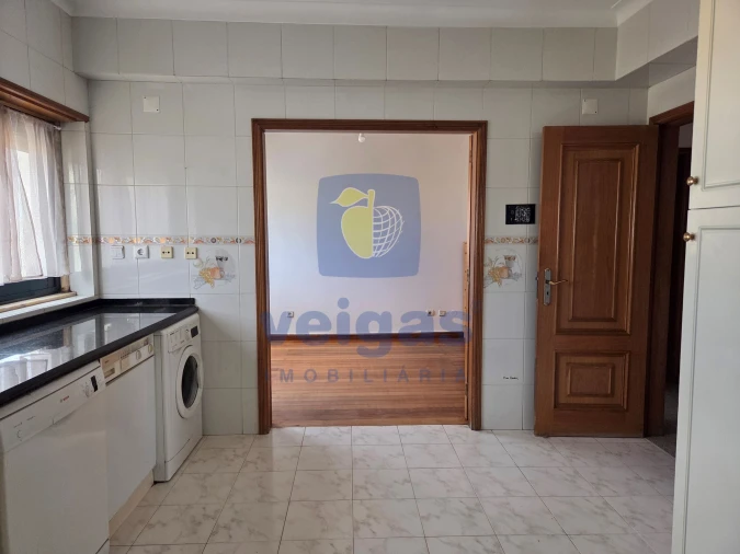 Apartamento T4 para Arrendamento em Areeiro Foto 15