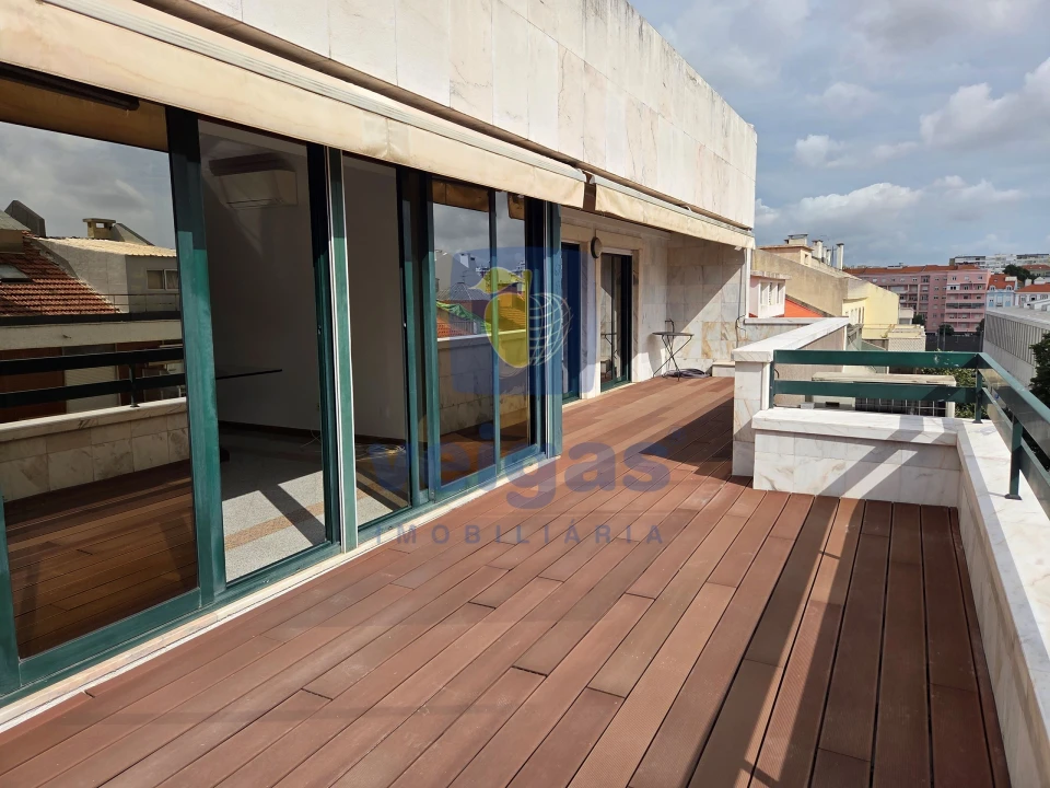 Apartamento T4 para Arrendamento em Areeiro Foto 2