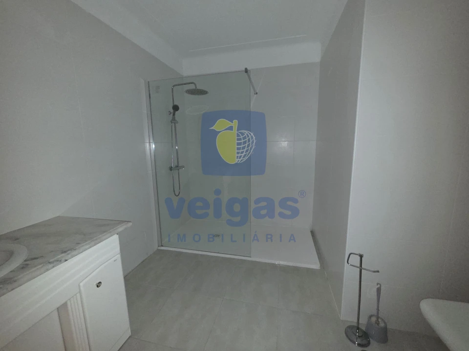 Apartamento T4 para Arrendamento em Areeiro Foto 39