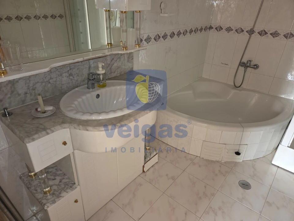 Apartamento T4 para Arrendamento em Areeiro Foto 25