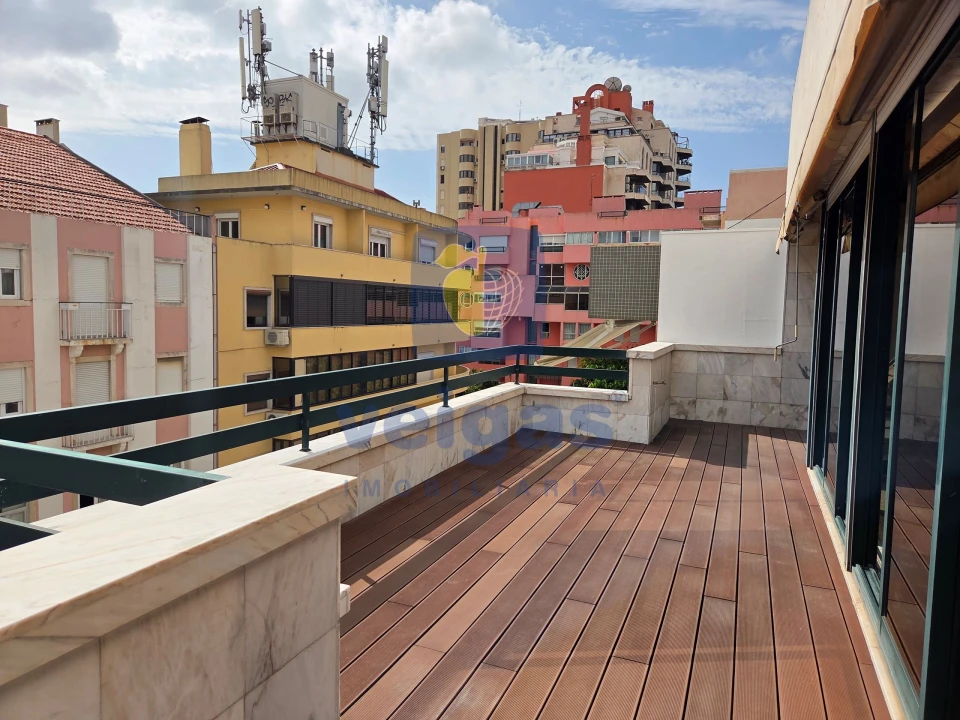 Apartamento T4 para Arrendamento em Areeiro Foto 12