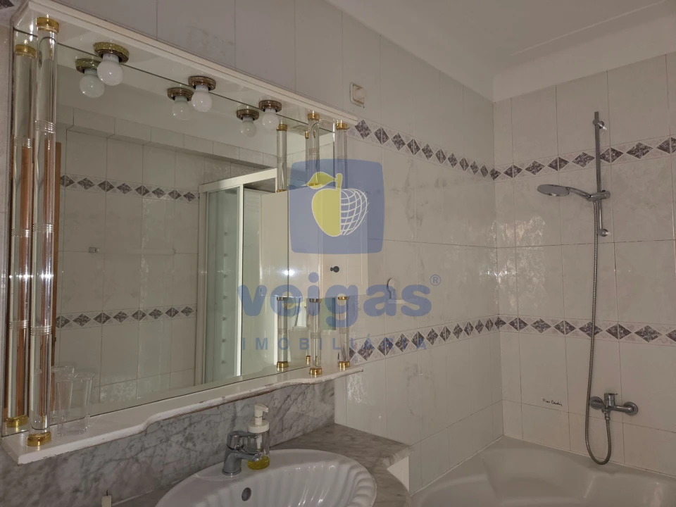 Apartamento T4 para Arrendamento em Areeiro Foto 28