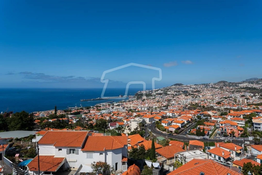 Moradia T4 para Venda em Funchal (Santa Maria Maior) Foto 2