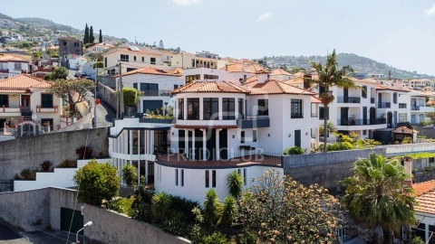 Moradia T4 para Venda em Funchal (Santa Maria Maior)