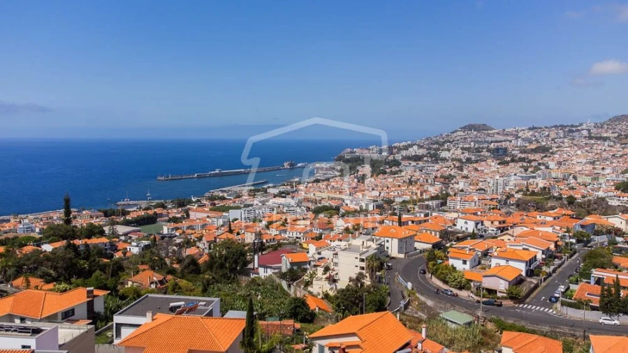 Moradia T4 para Venda em Funchal (Santa Maria Maior) Foto 35