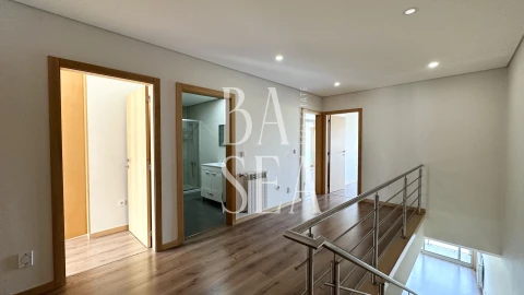Moradia T4 para Venda em Mire de Tibães