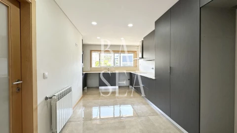 Moradia T4 para Venda em Mire de Tibães