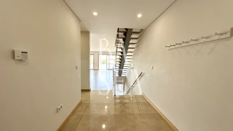 Moradia T4 para Venda em Mire de Tibães