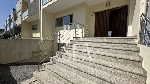 Moradia T4 para Venda em Mire de Tibães
