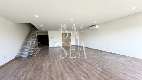 Moradia T4 para Venda em Mire de Tibães