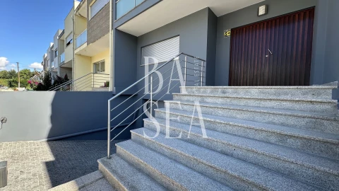 Moradia T4 para Venda em Mire de Tibães