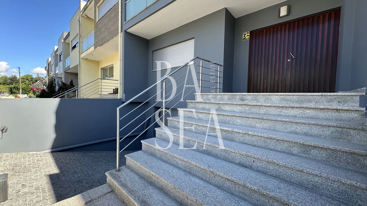 Moradia T4 para Venda em Mire de Tibães Foto 35