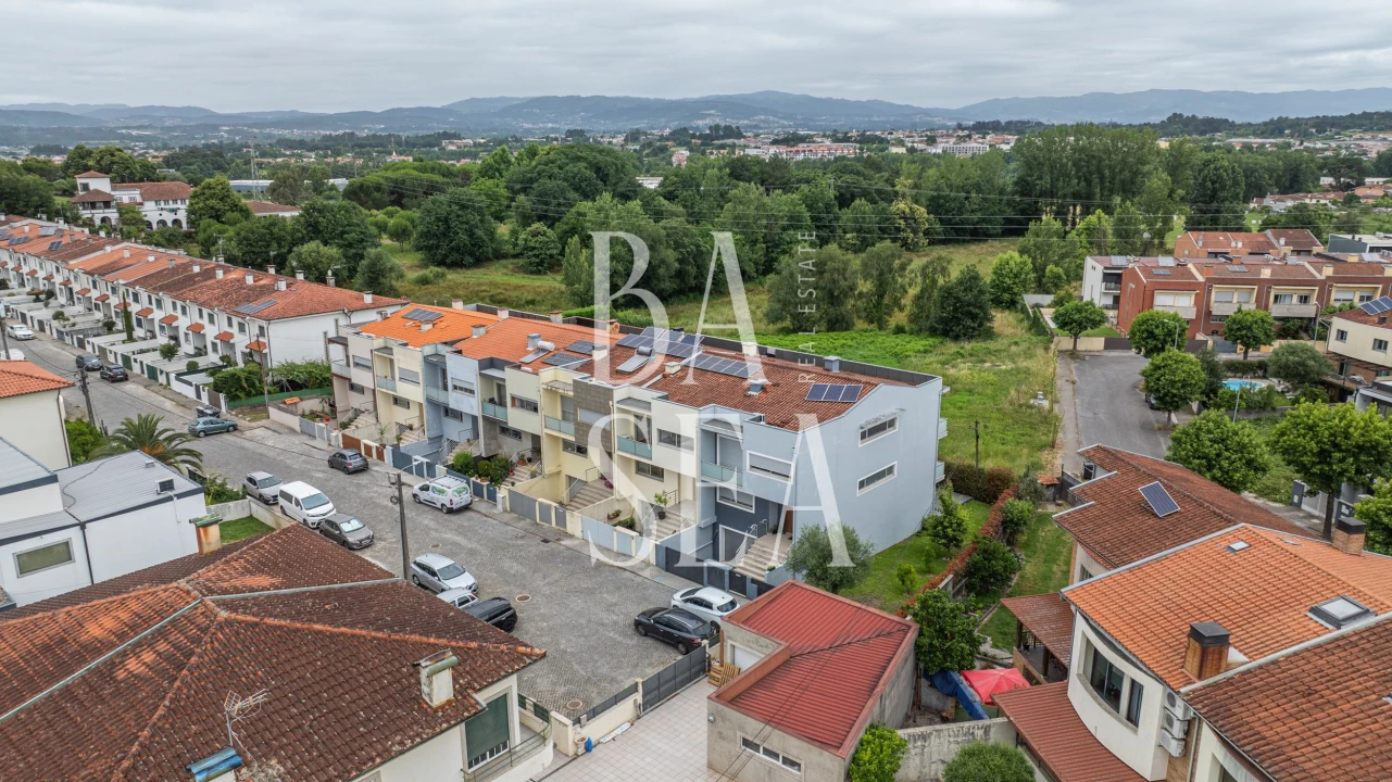 Moradia T4 para Venda em Mire de Tibães Foto 32