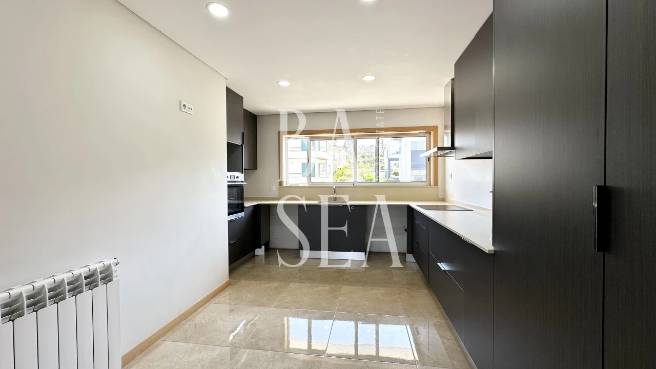 Moradia T4 para Venda em Mire de Tibães Foto 4