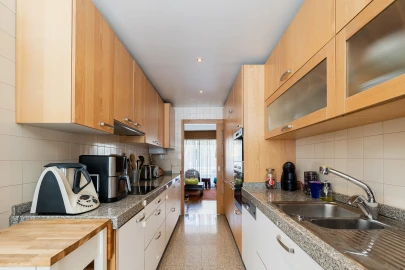 Apartamento T3 para Venda em Carcavelos e Parede