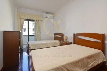 Apartamento T4 para Venda em Carcavelos e Parede