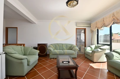 Apartamento T4 para Venda em Carcavelos e Parede