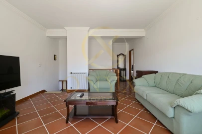 Apartamento T4 para Venda em Carcavelos e Parede