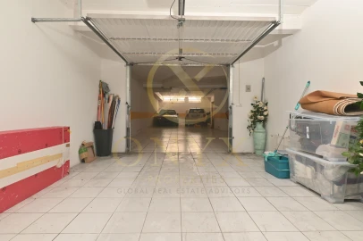 Apartamento T4 para Venda em Carcavelos e Parede