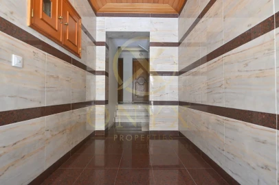 Apartamento T4 para Venda em Carcavelos e Parede